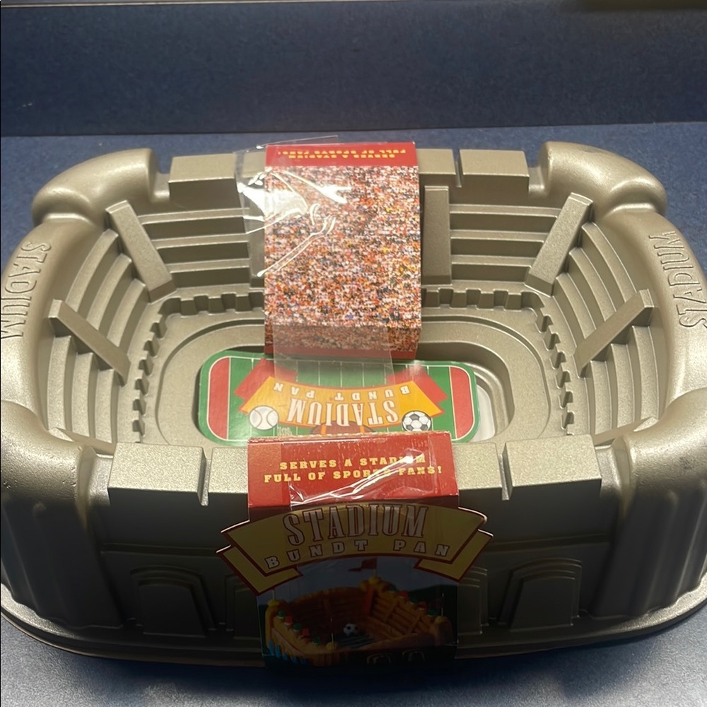 Nordicware stadium Bundt pan